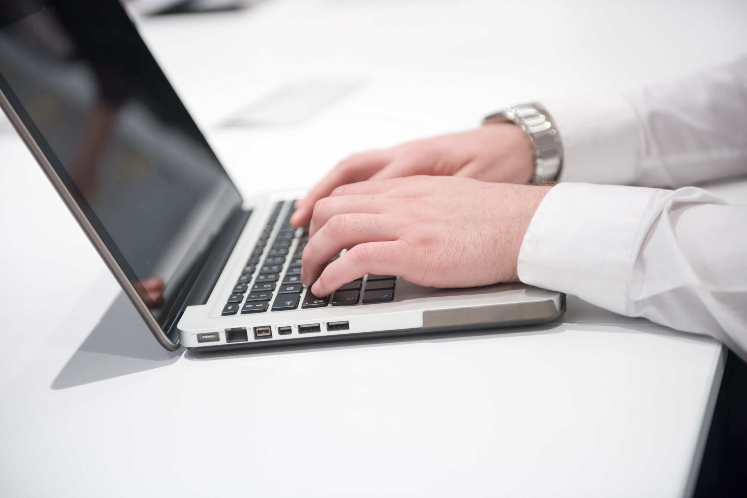 Job seeker searching for jobs in the USA on a laptop.