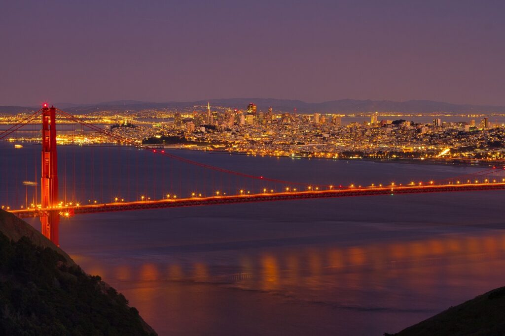 San Francisco skyline with Golden Gate Bridge – top city for tech jobs in the USA.